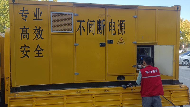 海南柴油发电机组和UPS电源配合使用时，如何避免切换过程中的电力中断？